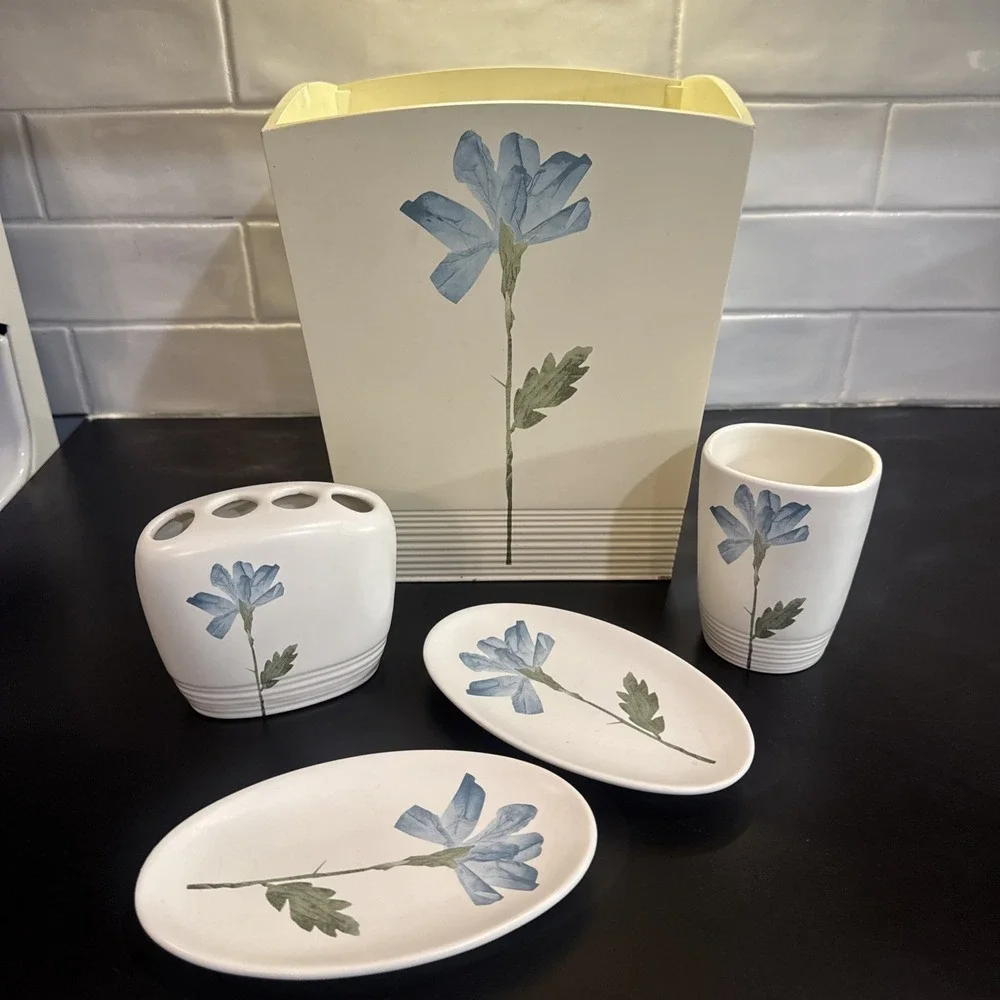 Croscill Spa Leaf Trashcan Toothbrush Holder Drinking Glass & 2 Soap Dishes
